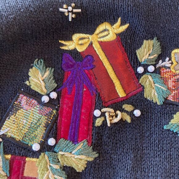 Vintage Pretty Christmas wreath sweater w/ Applique presents, embroidery❤️ - Picture 4 of 10